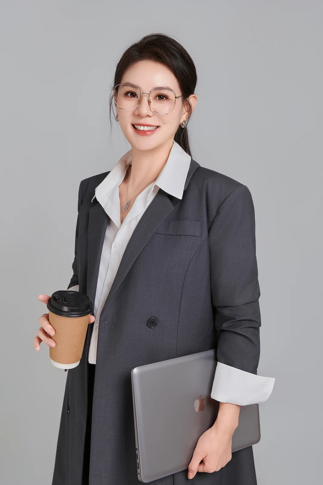李梦依肖像